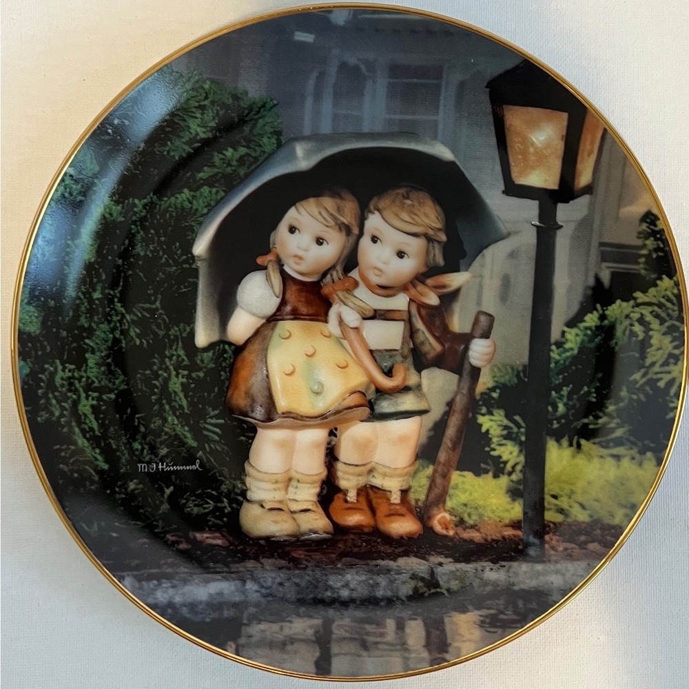 MJ Hummel Stormy Weather Little Companions Danbury Mint Collector Plate 1989